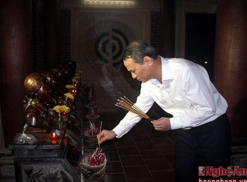 Bộ trưởng Bộ Giao thông và Vận tải dâng hương tại Truông Bồn