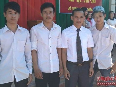 Tân sinh viên nghèo nhặt được của rơi trả lại người mất