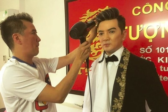 Đàm Vĩnh Hưng khoe tượng sáp giống hệt người thật