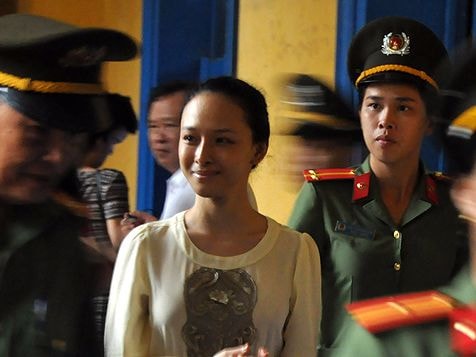 Nếu có 'hợp đồng tình ái', hoa hậu Phương Nga có thể trắng tội lừa đảo