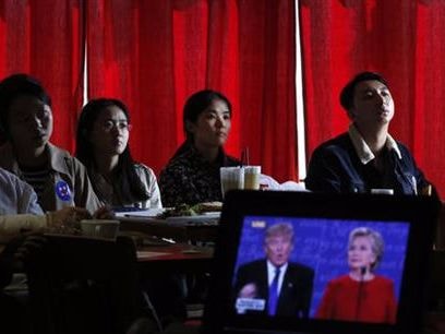 Thế giới nói gì sau tranh luận đầu tiên giữa Clinton-Trump?