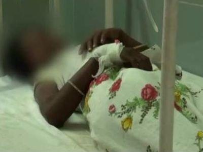 Nạn nhân hiếp dâm ở Ấn Độ bị tạt axit vì không rút đơn kiện