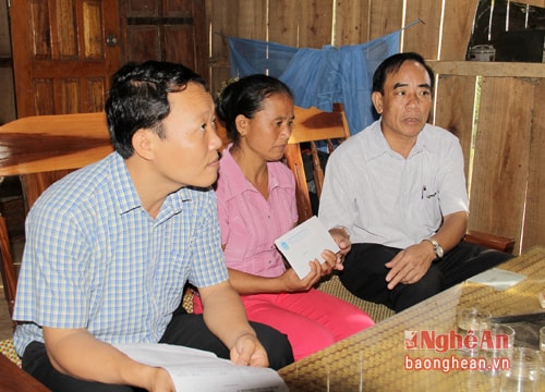 Hội Nông dân tỉnh Nghệ An thăm hỏi nông dân bị thiệt hại trong lũ lụt