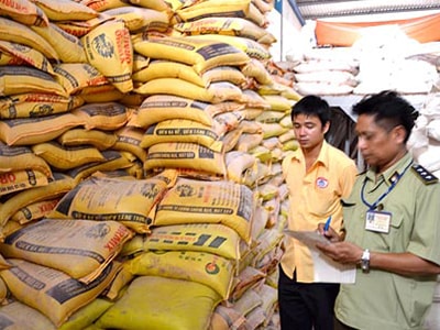 Phân bón bị làm giả từ bao bì tới con dấu kiểm nghiệm