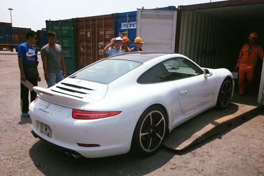 Sau Aston Martin Rapide S, làng xe xứ Nghệ đón Porsche 911 Carrera S