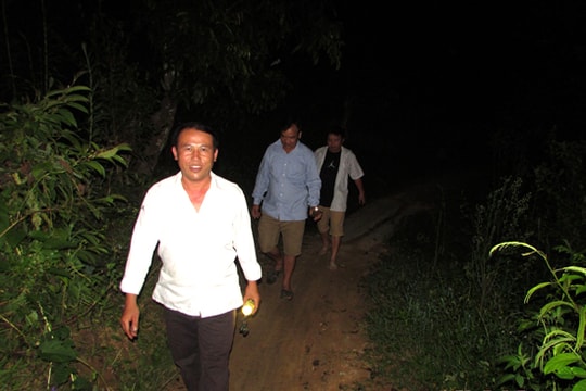 Những 'người đưa đò' đi tìm 'khách' ở miền Tây Nghệ An