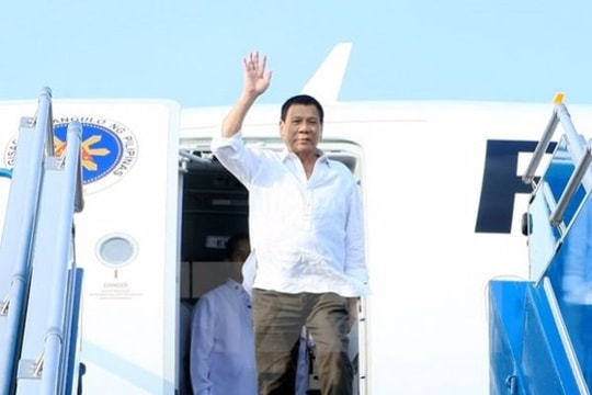 Những hình ảnh đầu tiên của Tổng thống Philippines Duterte tại Hà Nội