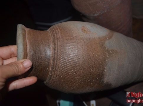 Đi vớt củi đào được đồ cổ