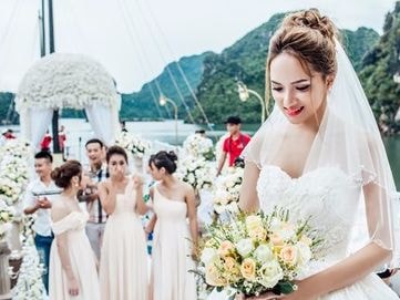 'Đám cưới' bí mật với hotboy Hà Nội của Hương Giang Idol