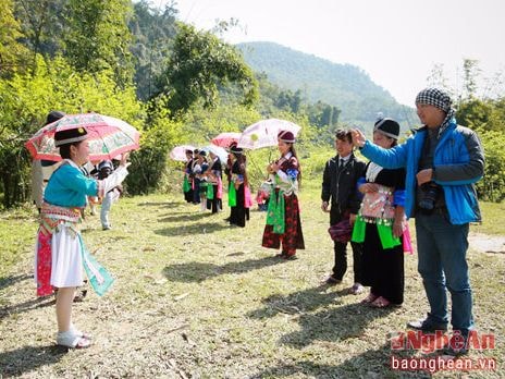 Người Mông Nghệ An rảnh rỗi là ... ném pao tìm người yêu