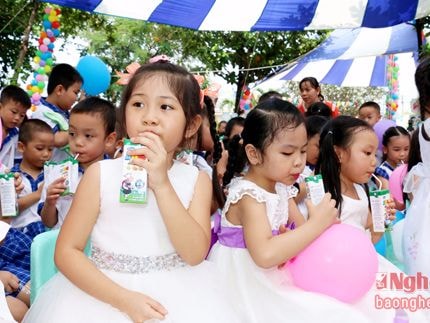 Vinamilk và Tetra pak khởi động chương trình sữa học đường năm học 2016 - 2017