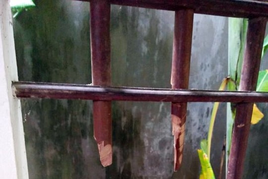 Chồng ham cờ bạc, vợ trộm tiền tạo hiện trường giả