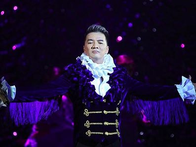 Đàm Vĩnh Hưng nén đau 'cháy' hết mình trong liveshow