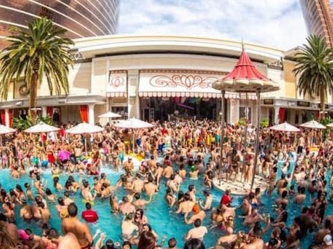 8 đại tiệc bể bơi nóng bỏng nhất thế giới