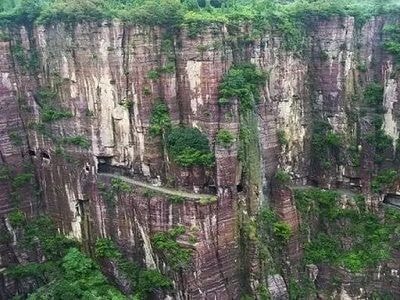 5 năm dùng tay đào đường hầm xuyên vách núi dựng đứng