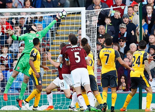 Arsenal thắng nhờ pha ghi bàn gây tranh cãi ở phút 93