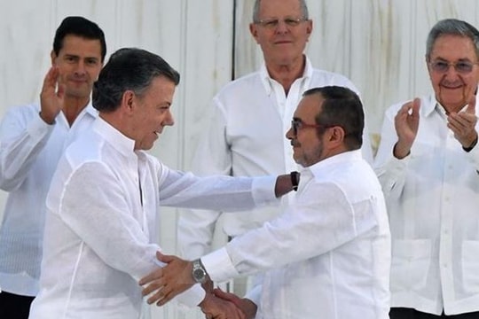 Người dân Colombia gây sốc khi 'từ chối' hoà bình