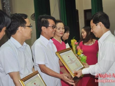 Trao giải cuộc thi tìm hiểu Nghị Quyết đại hội Đảng các cấp