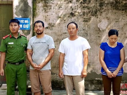 Bắt cặp vợ chồng 'thư ký bảng' lô đề, thu 450 triệu đồng