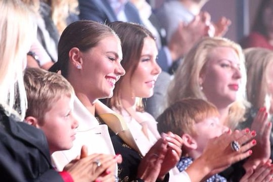 Người tình tin đồn của Putin gây xôn xao khi xuất hiện cùng 2 bé trai