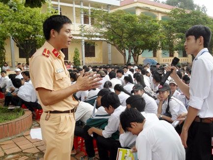 Đặt tình huống giả định tuyên truyền luật an toàn giao thông