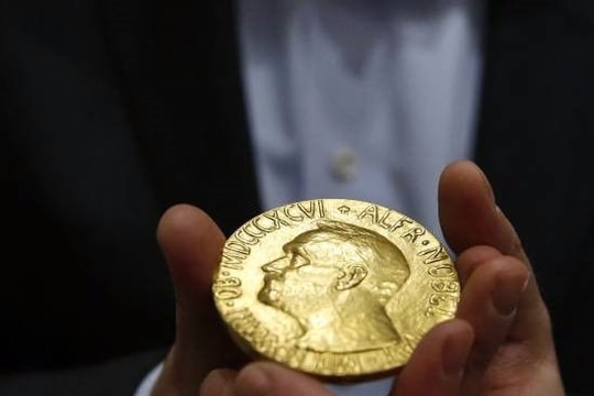 4 cách tiêu tiền thưởng của các chủ nhân giải Nobel