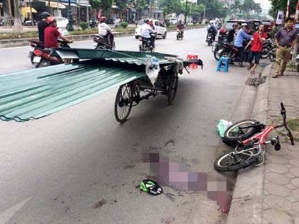 Vụ bé trai bị tôn cứa cổ: Khởi tố tài xế xích lô