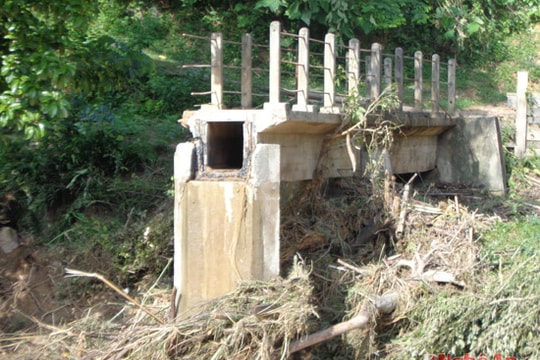 Cử tri Quỳ Châu đề nghị sớm khắc phục hạ tầng hư hỏng, xuống cấp sau lũ