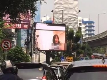 Indonesia: Nghi phạm phát phim nóng giữa phố bị bắt