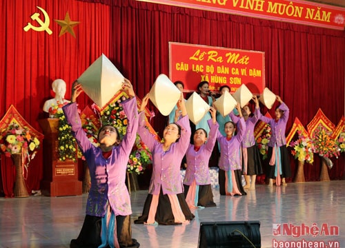 Hùng Sơn (Anh Sơn) ra mắt Câu lạc bộ Dân ca ví, giặm Nghệ Tĩnh