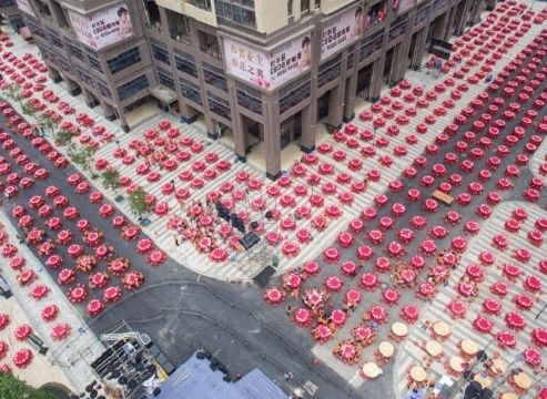 Công ty địa ốc mở đại tiệc 1.500 bàn đãi dân