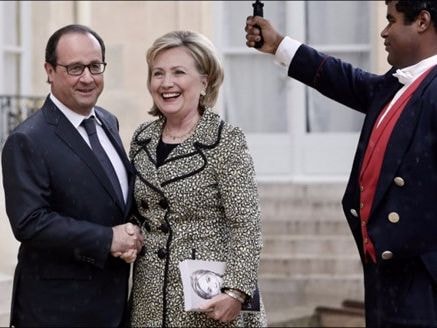 Francois Hollande: Không có lựa chọn nào khác ngoài bà Clinton