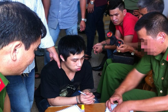 Bắt con cán bộ mua bán ma túy