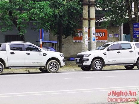 Bát nháo muôn kiểu đỗ xe ở thành Vinh