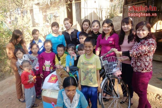 Nhiều sẻ chia đến với người mẹ đơn thân 'đi bằng tay'