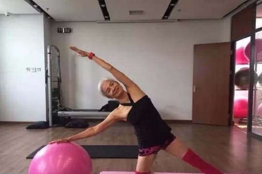 Cụ bà 70 có thân hình gợi cảm như thiếu nữ