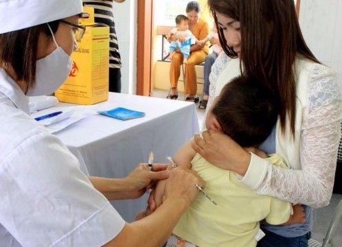 7 lưu ý quan trọng khi đưa trẻ đi tiêm phòng