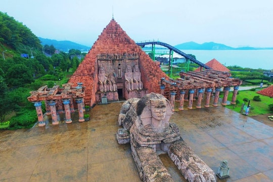 Trung Quốc mở cửa công viên 'đồ nhái'