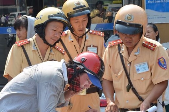 Quên mang giấy tờ khi lái xe bị phạt như thế nào?