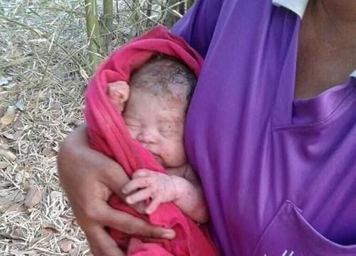 Bé trai hồi sinh kỳ diệu sau khi bị mẹ chôn sống