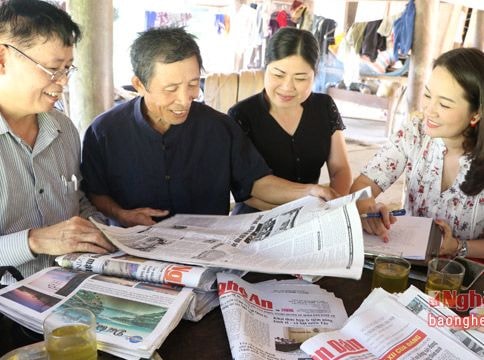 Kiểm tra công tác phát hành và sử dụng báo Đảng tại Anh Sơn, Con Cuông