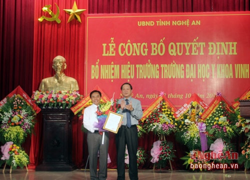 Công bố quyết định bổ nhiệm Hiệu trưởng Trường ĐH Y khoa Vinh