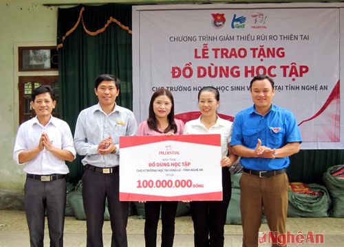 Prudential Việt Nam tặng quà 3 trường học tại Châu Hoàn