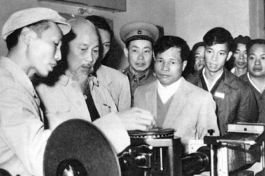 Chủ tịch Hồ Chí Minh với doanh nhân