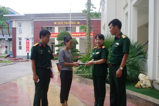 Nữ thiếu tá quân y 2 lần trả lại tiền cho người đánh rơi