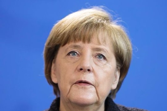 Độ tín nhiệm của bà Merkel rơi xuống mức thấp kỷ lục