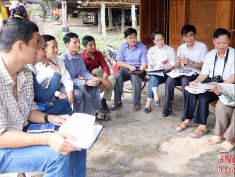 Kiểm tra công tác phát hành và sử dụng báo đảng tại Tương Dương, Kỳ Sơn