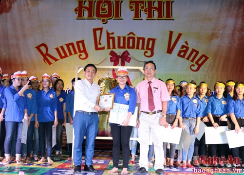 Nữ sinh Trường THPT Lê Hồng Phong dành giải Nhất cuộc thi Rung chuông vàng