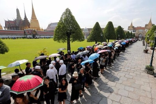 Quốc tang Thái Lan: Du khách được khuyến cáo 'cư xử đúng mực'