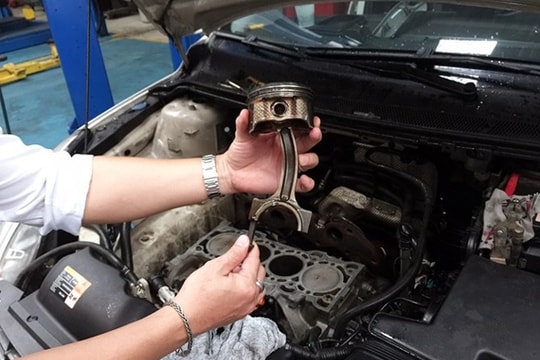 Lái ô tô khi ngập nước: Nóng vội dễ gây hỏng nặng